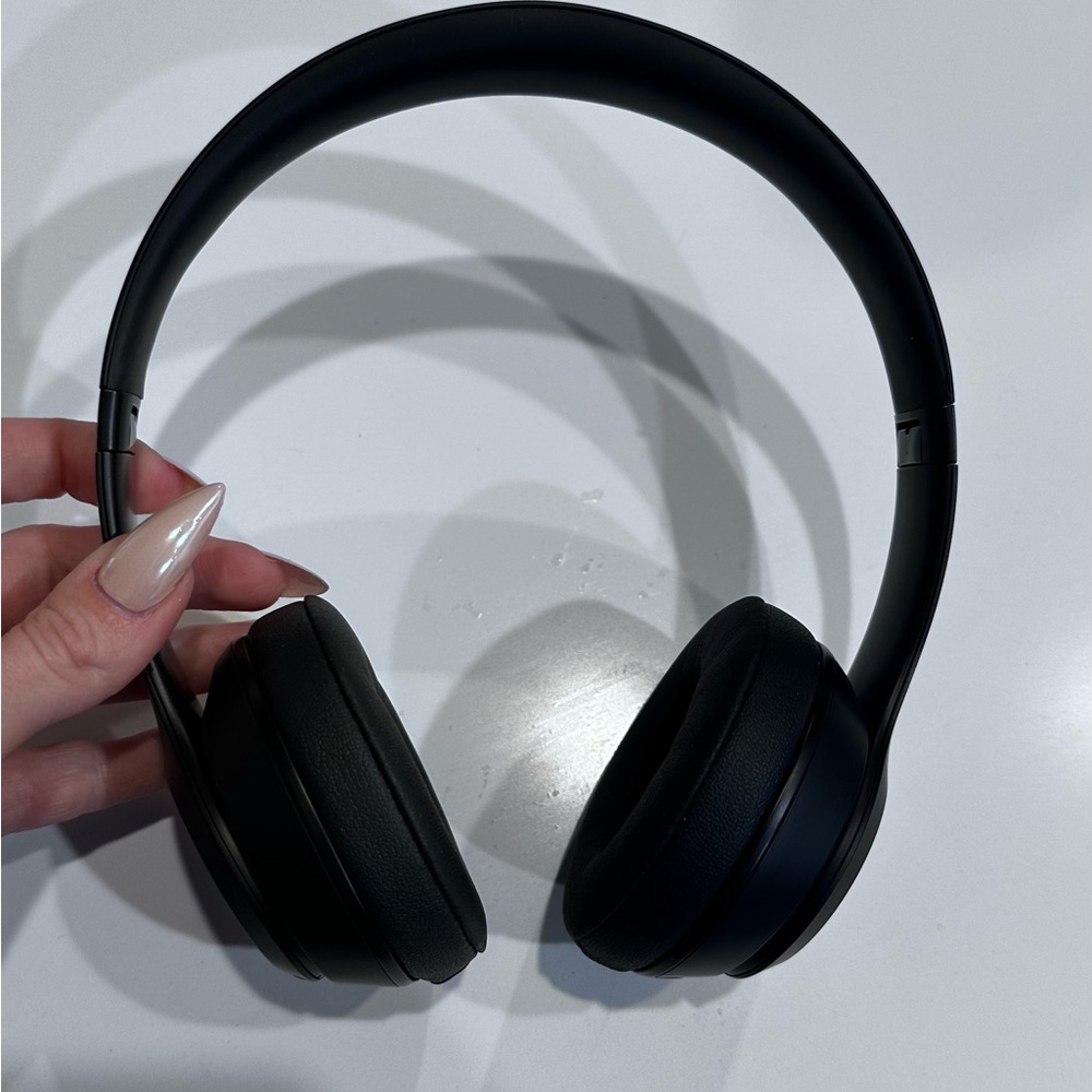 Black Beats Solo 3 Wireless Headphones